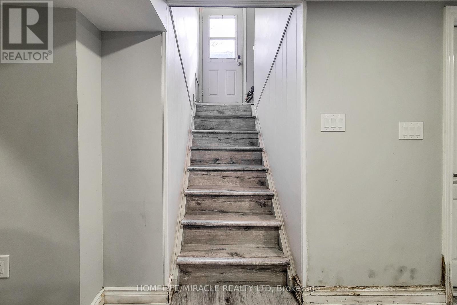 28 Glengarry Road, St. Catharines, Ontario  L2T 2T9 - Photo 31 - X12482348