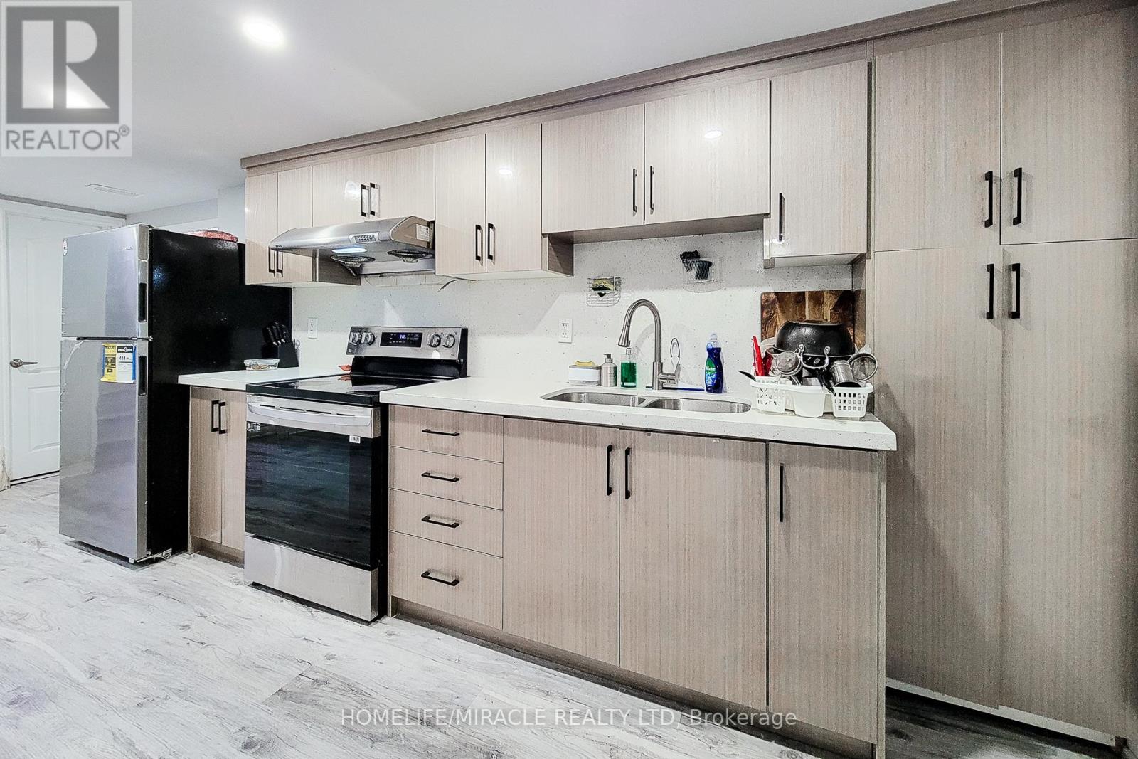 28 Glengarry Road, St. Catharines, Ontario  L2T 2T9 - Photo 34 - X12482348