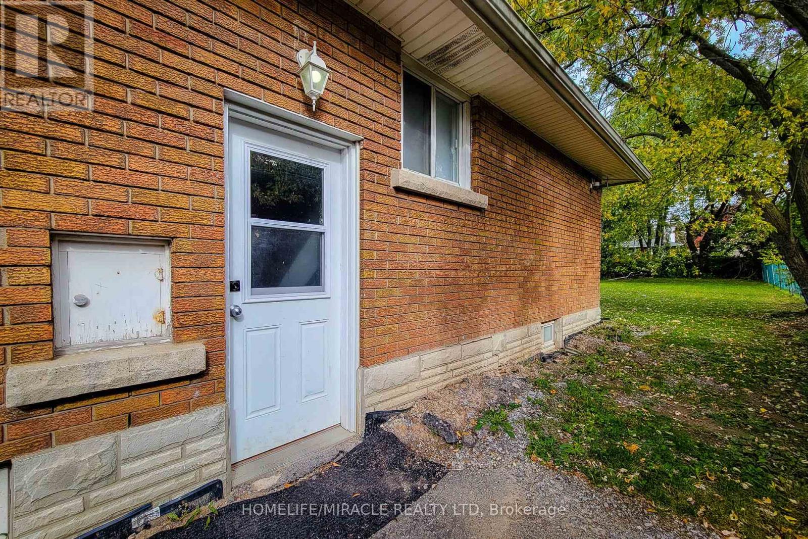 28 Glengarry Road, St. Catharines, Ontario  L2T 2T9 - Photo 41 - X12482348