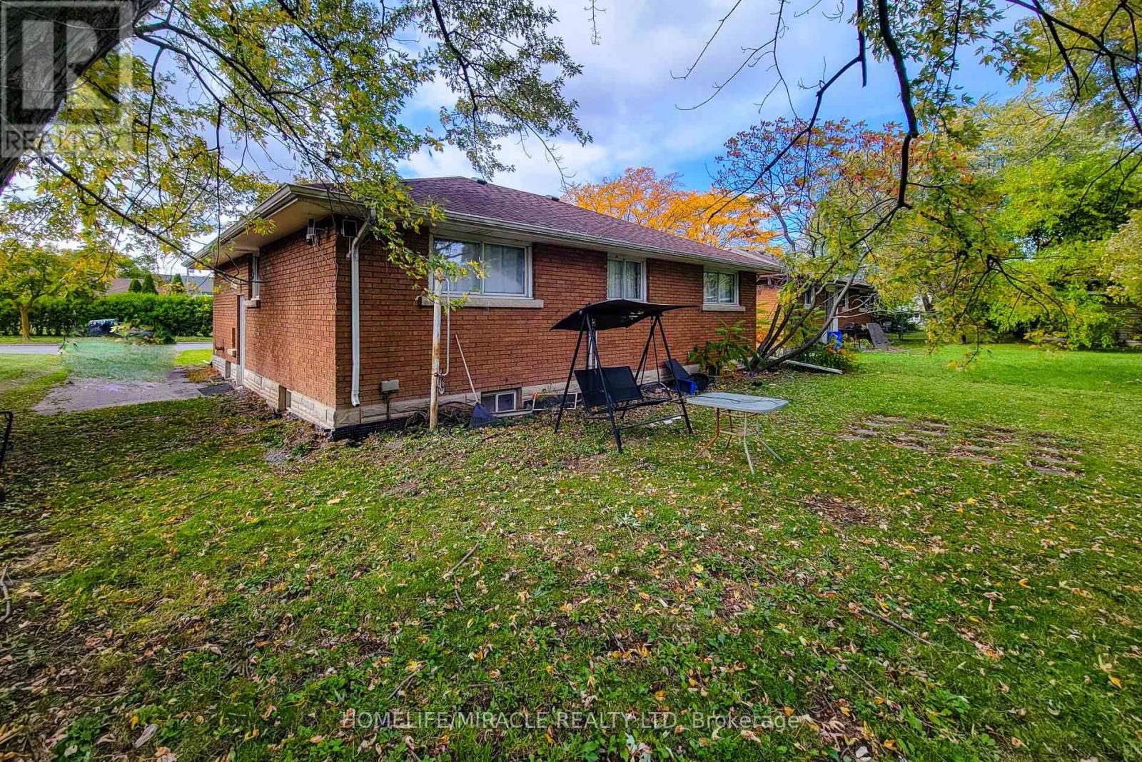 28 Glengarry Road, St. Catharines, Ontario  L2T 2T9 - Photo 42 - X12482348