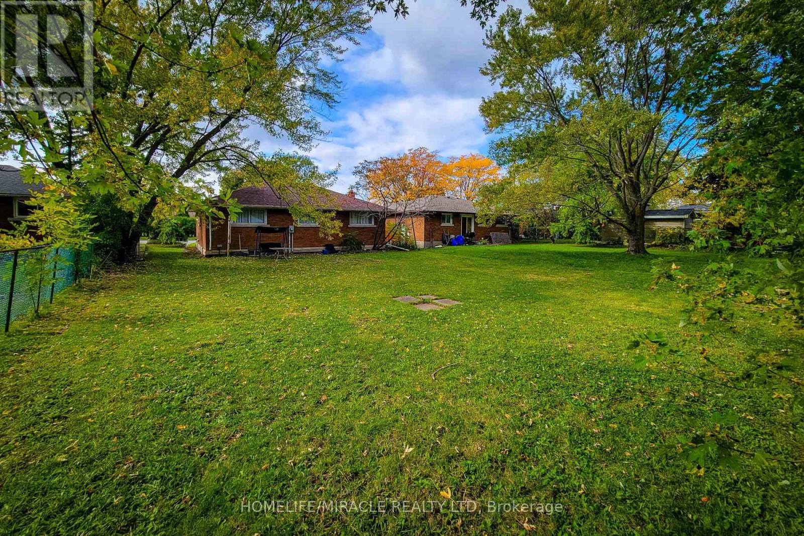 28 Glengarry Road, St. Catharines, Ontario  L2T 2T9 - Photo 45 - X12482348