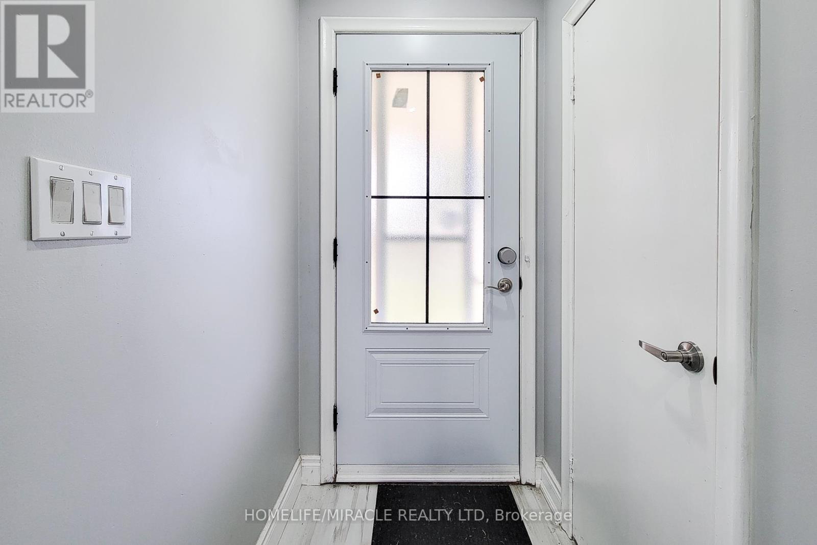 28 Glengarry Road, St. Catharines, Ontario  L2T 2T9 - Photo 7 - X12482348