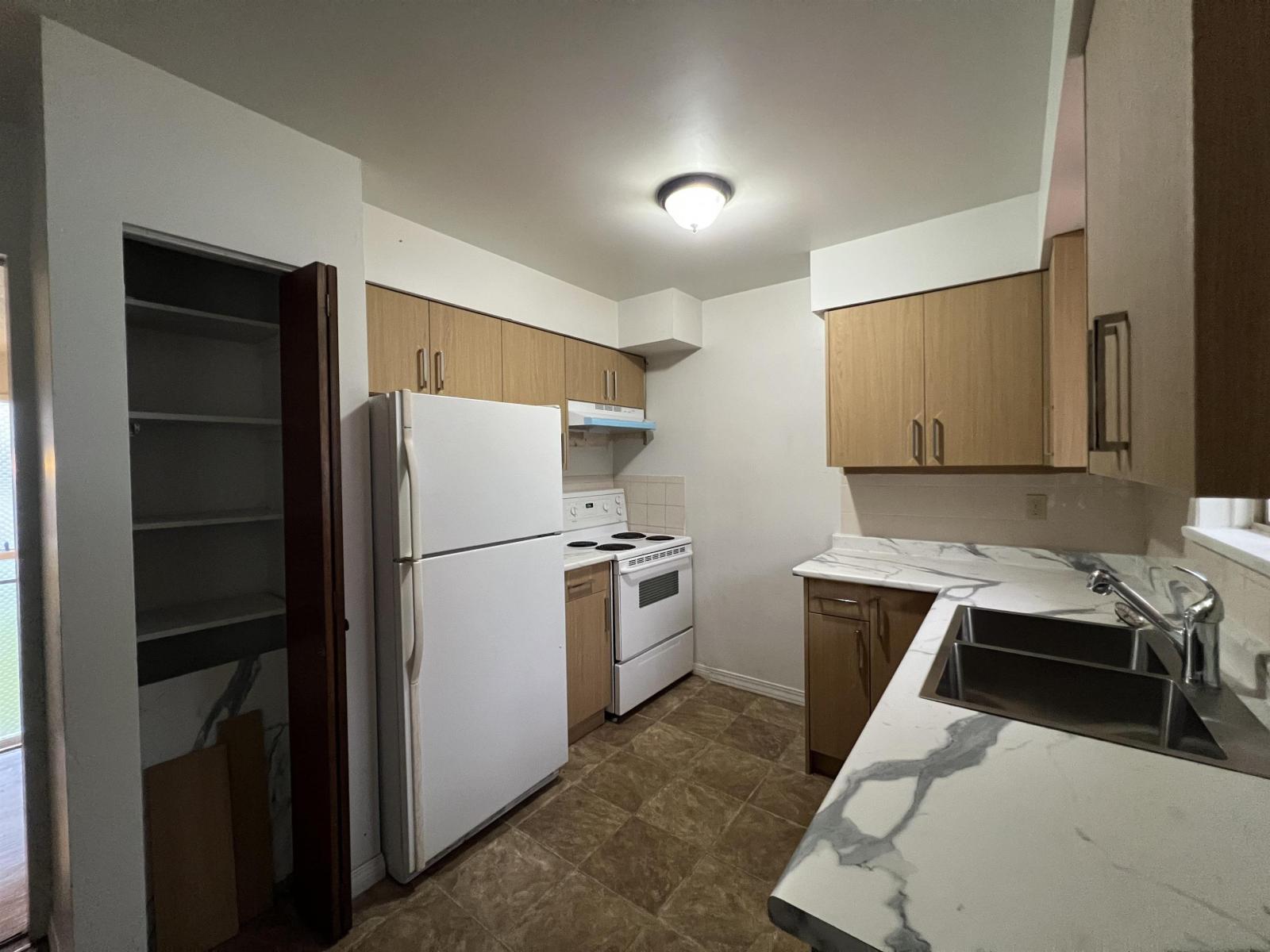 10879 144a Street, Surrey, British Columbia  V3R 3P9 - Photo 4 - R3061561