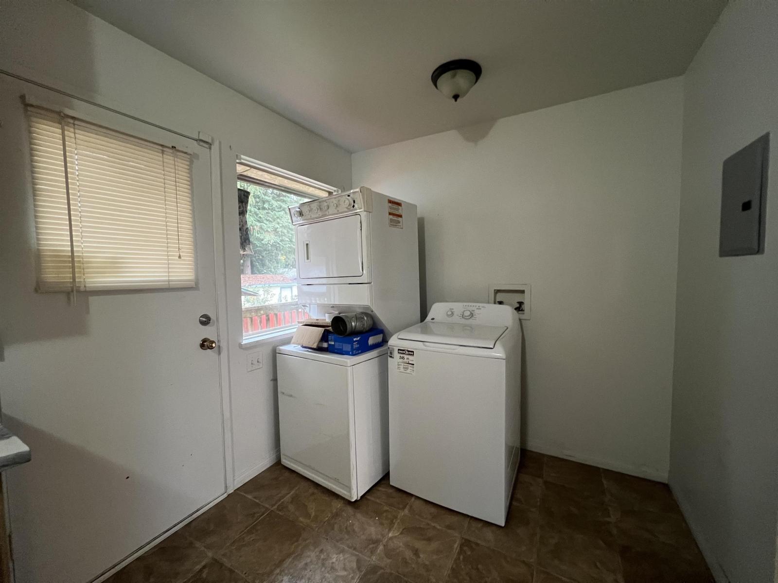 10879 144a Street, Surrey, British Columbia  V3R 3P9 - Photo 5 - R3061561
