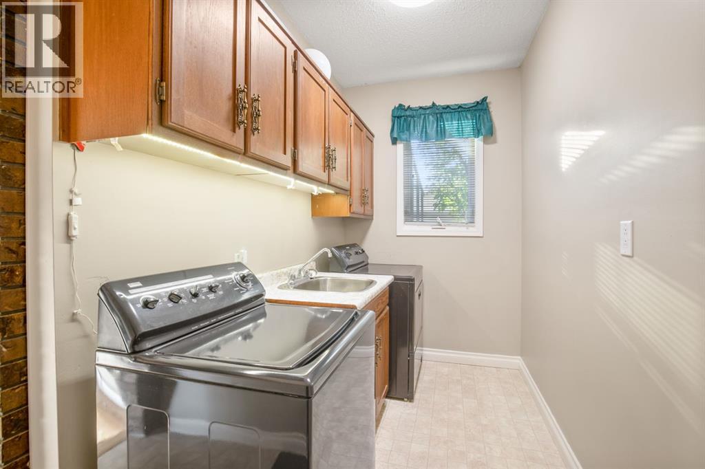 29 Allan Close, Red Deer, Alberta  T4R 1A4 - Photo 11 - A2259846