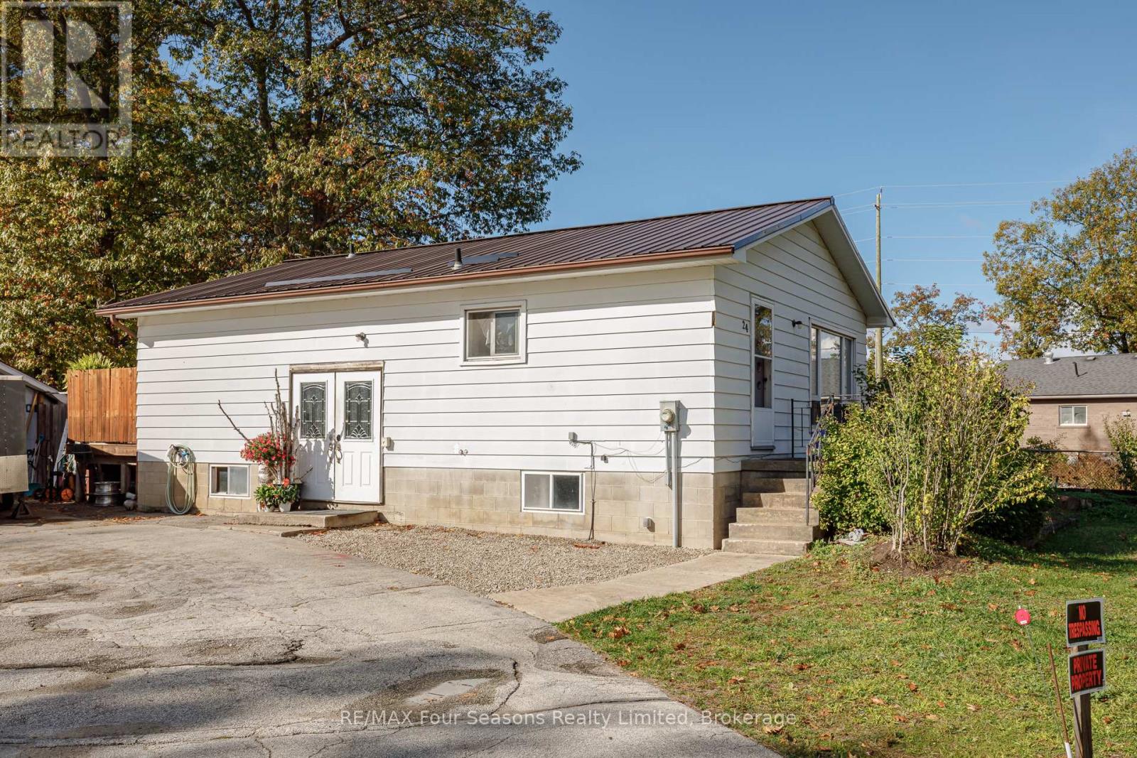 24 Indianola Crescent, Wasaga Beach, Ontario  L9Z 2W3 - Photo 6 - S12482347