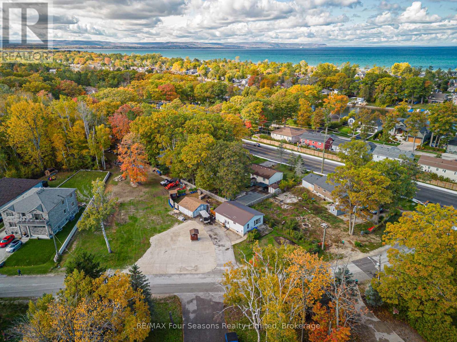 24 Indianola Crescent, Wasaga Beach, Ontario  L9Z 2W3 - Photo 17 - S12482347