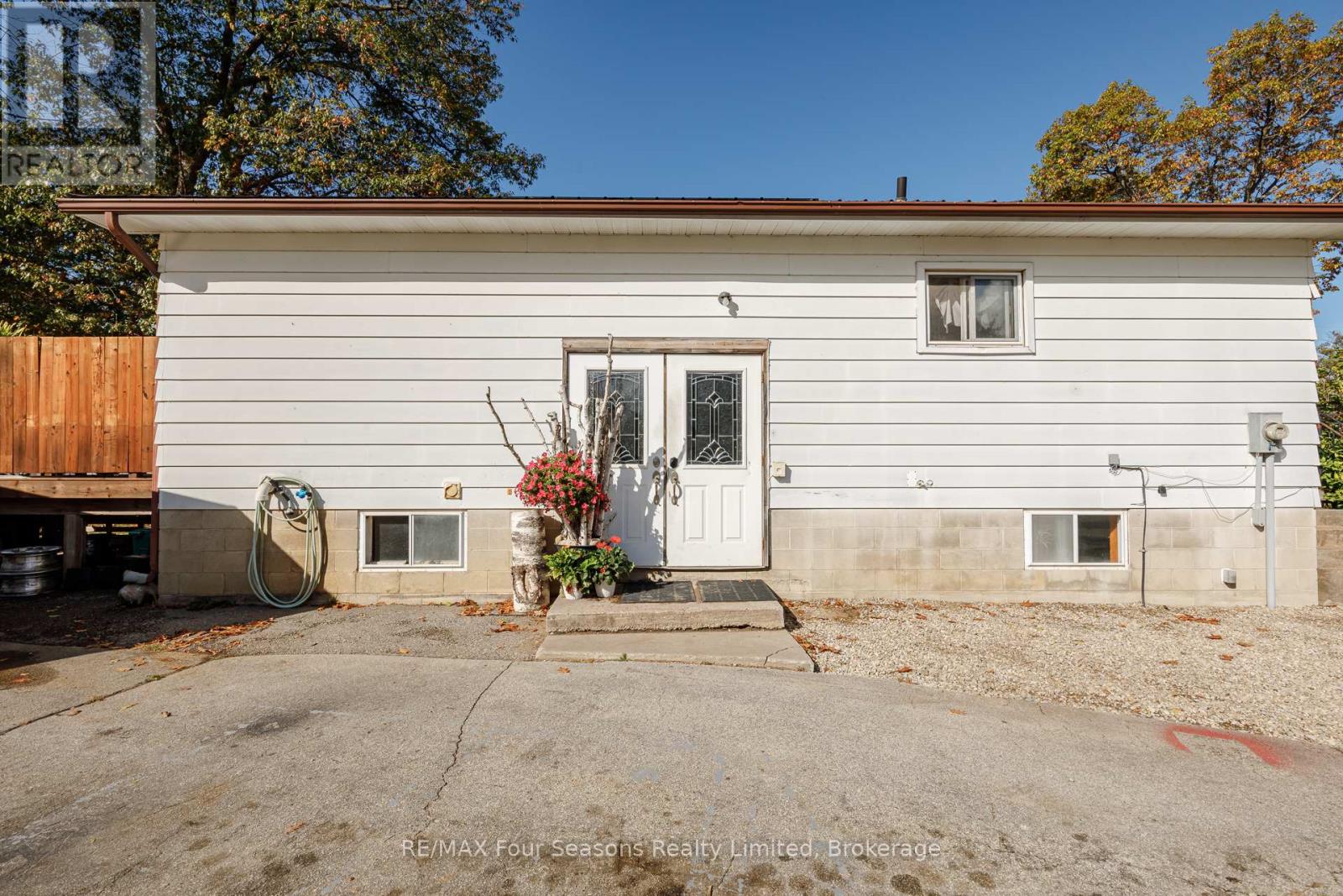 24 Indianola Crescent, Wasaga Beach, Ontario  L9Z 2W3 - Photo 7 - S12482347
