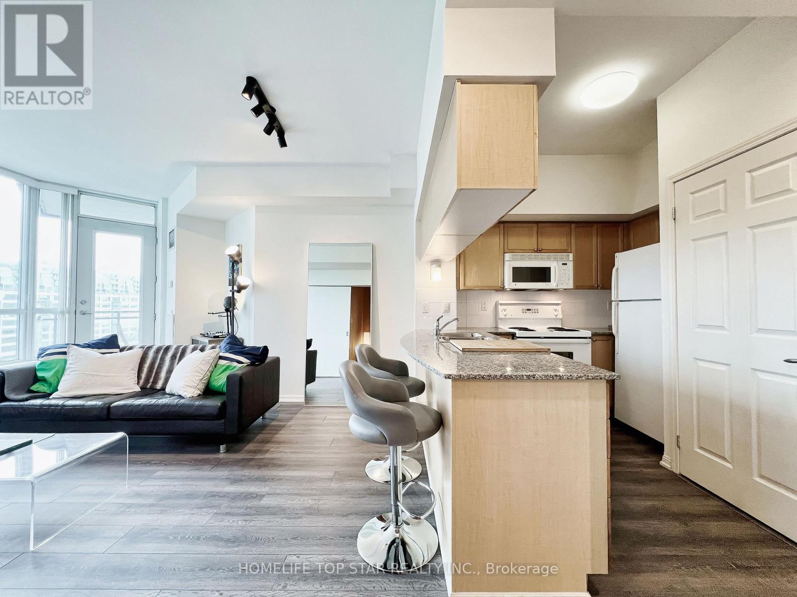 1006 - 228 Queens Quay W, Toronto, Ontario  M5J 2X1 - Photo 10 - C12482369