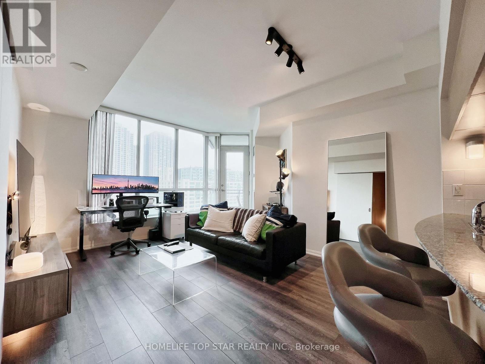 1006 - 228 Queens Quay W, Toronto, Ontario  M5J 2X1 - Photo 4 - C12482369