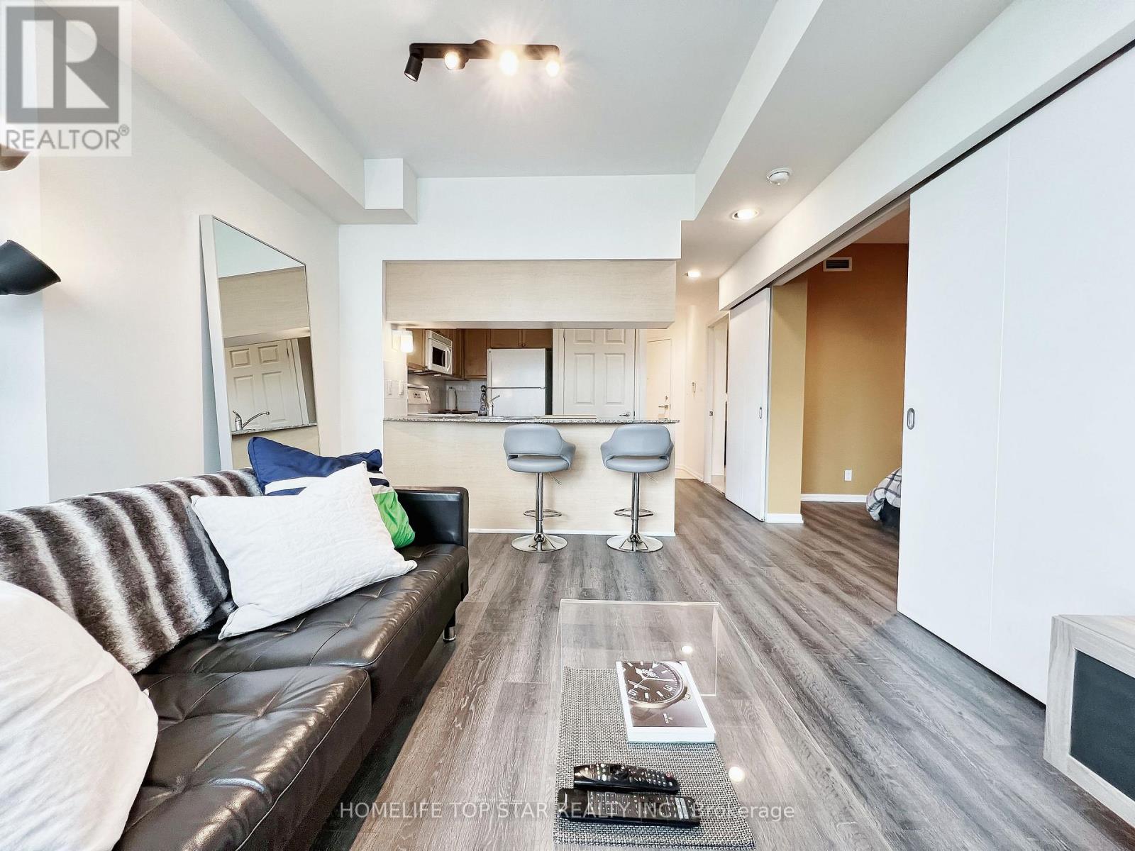 1006 - 228 Queens Quay W, Toronto, Ontario  M5J 2X1 - Photo 6 - C12482369