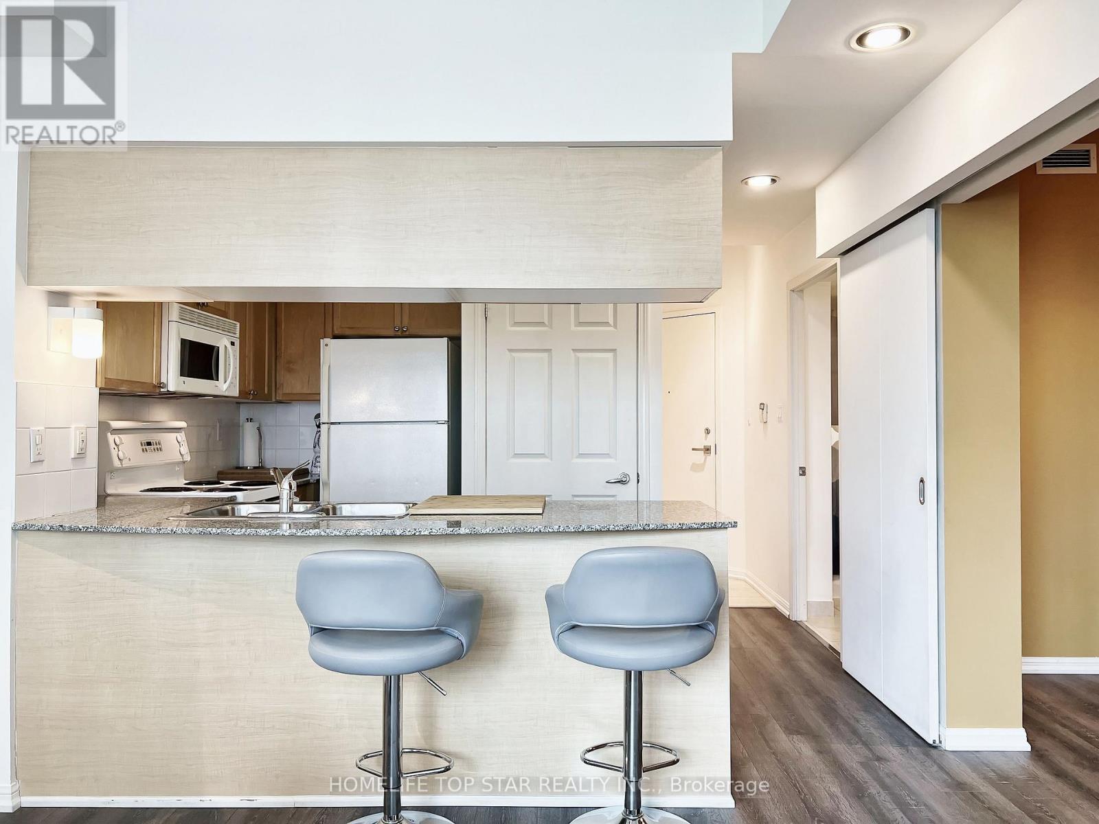 1006 - 228 Queens Quay W, Toronto, Ontario  M5J 2X1 - Photo 8 - C12482369