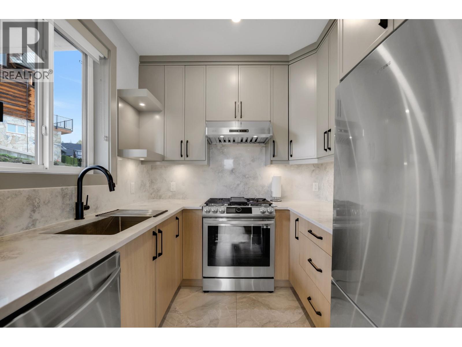 40874 The Crescent, Squamish, British Columbia  V8B 0R9 - Photo 8 - R3058688