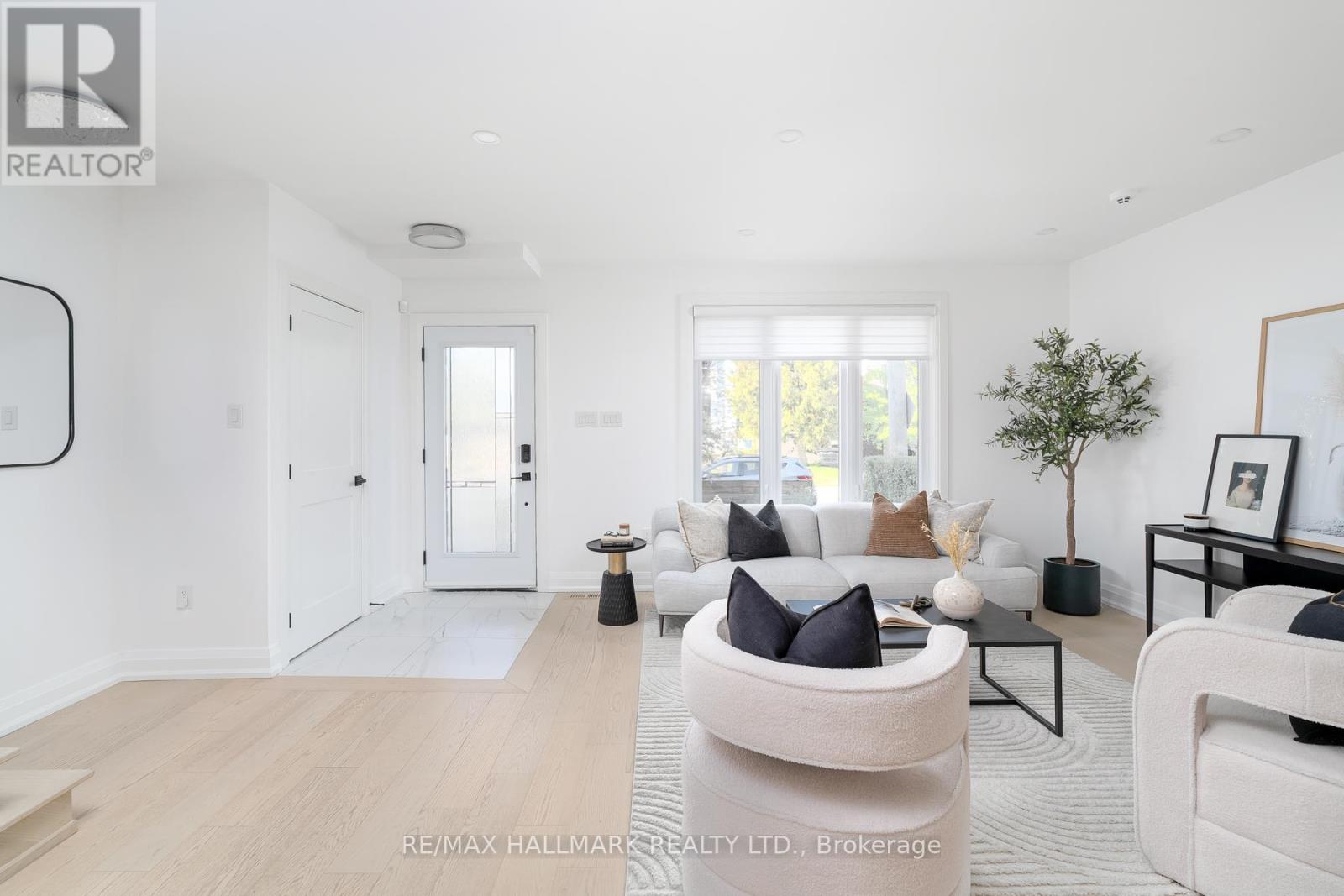 3 Thyra Avenue, Toronto, Ontario  M4C 5G4 - Photo 7 - E12482372