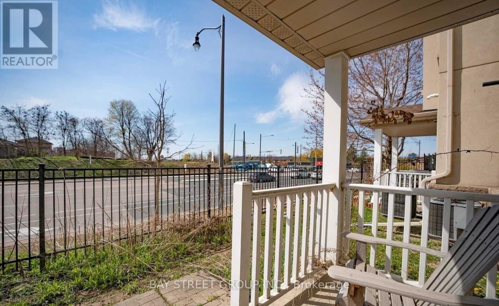 14 - 10 Post Oak Drive, Richmond Hill, Ontario  L4E 4H8 - Photo 3 - N12482373