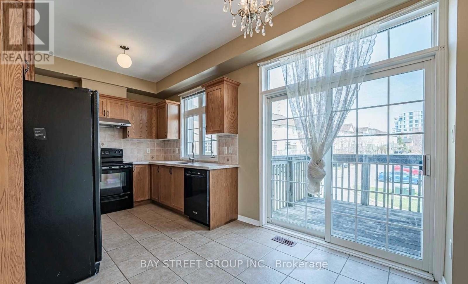 14 - 10 Post Oak Drive, Richmond Hill, Ontario  L4E 4H8 - Photo 5 - N12482373