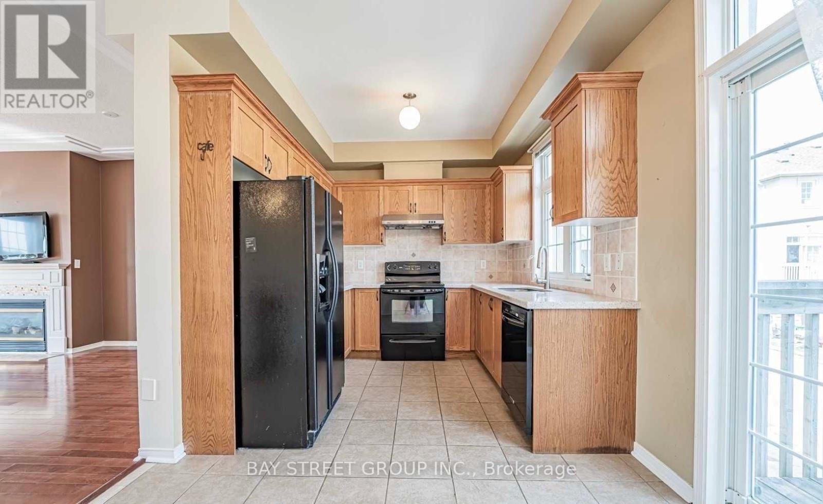 14 - 10 Post Oak Drive, Richmond Hill, Ontario  L4E 4H8 - Photo 6 - N12482373