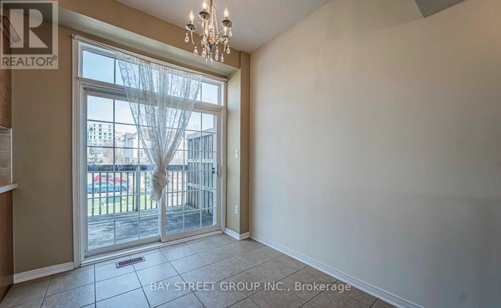 14 - 10 Post Oak Drive, Richmond Hill, Ontario  L4E 4H8 - Photo 8 - N12482373