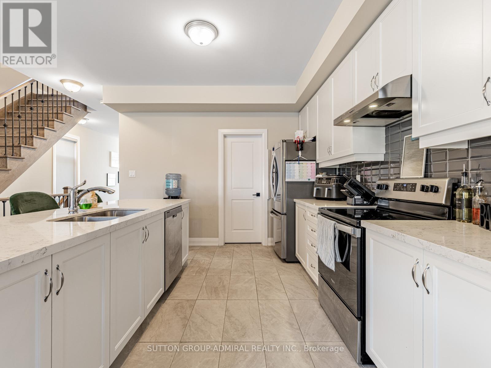 915 Isaac Phillips Way, Newmarket, Ontario  L3X 2Y8 - Photo 12 - N12482376