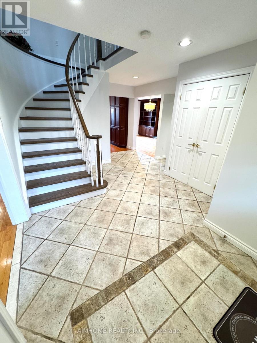 119 Cooperage Crescent, Richmond Hill, Ontario  L4C 9L8 - Photo 2 - N12482378