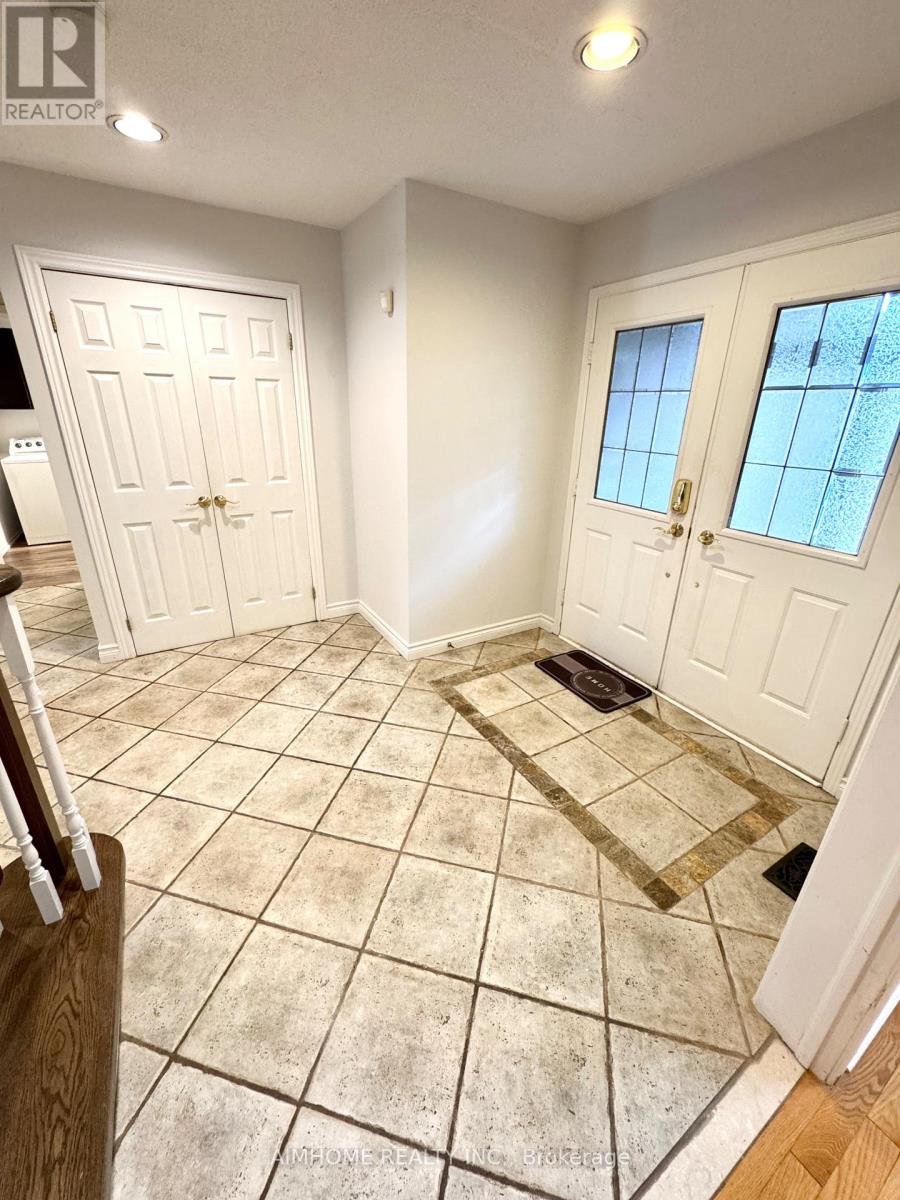 119 Cooperage Crescent, Richmond Hill, Ontario  L4C 9L8 - Photo 3 - N12482378