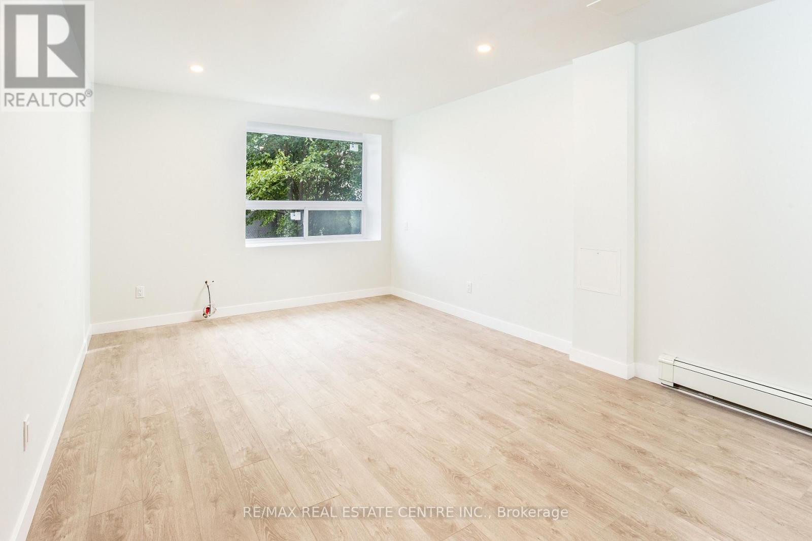 105 - 5 Hill Heights Road E, Toronto, Ontario  M8Y 1Y9 - Photo 11 - W12482374