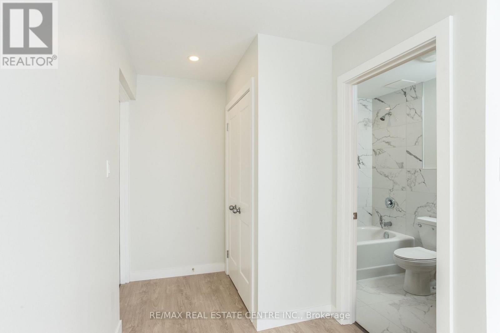 105 - 5 Hill Heights Road E, Toronto, Ontario  M8Y 1Y9 - Photo 3 - W12482374