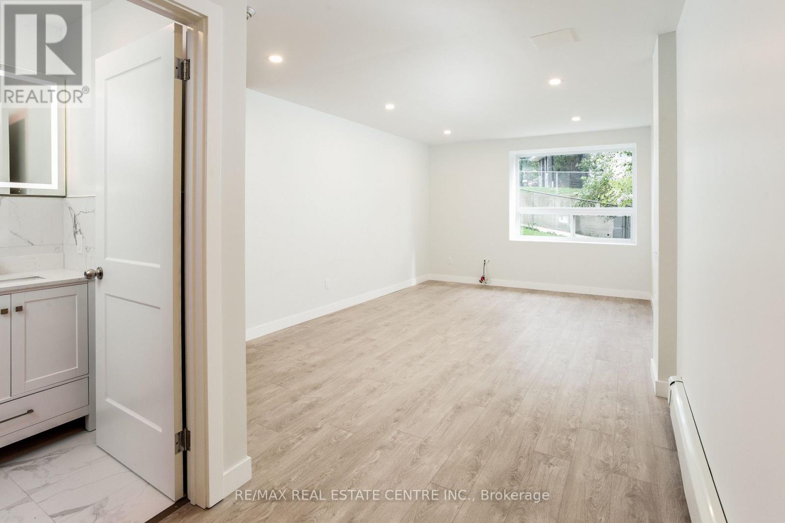 105 - 5 Hill Heights Road E, Toronto, Ontario  M8Y 1Y9 - Photo 9 - W12482374