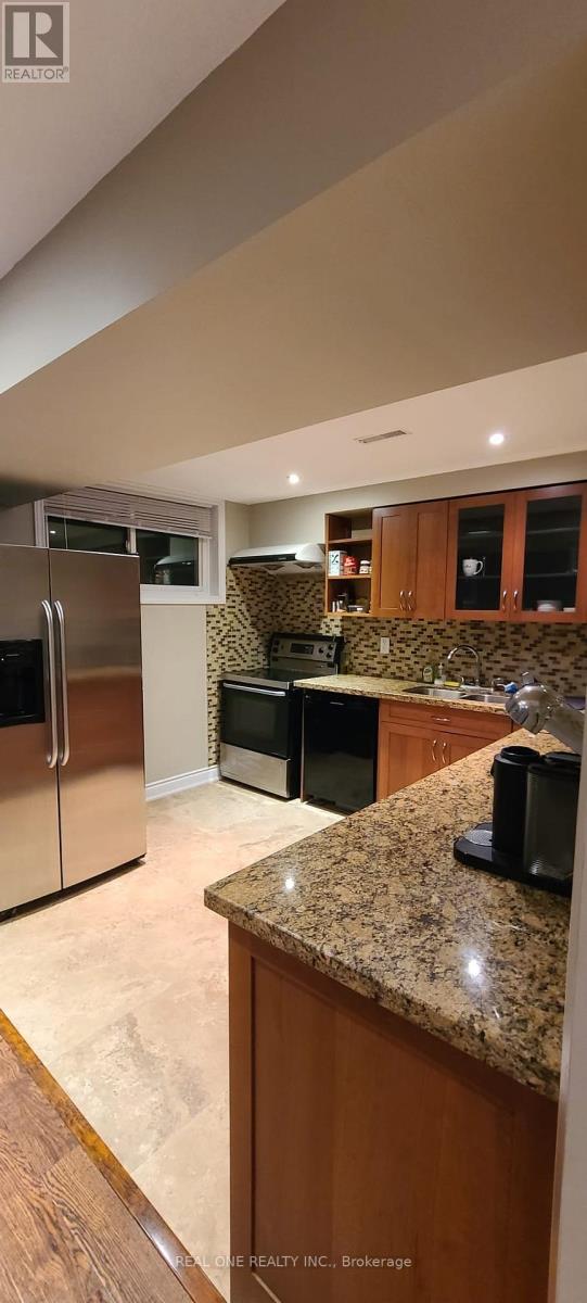 463 Cavell Drive, Mississauga, Ontario  L5B 2P1 - Photo 2 - W12482377