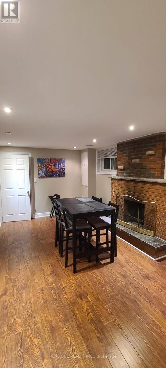 463 Cavell Drive, Mississauga, Ontario  L5B 2P1 - Photo 3 - W12482377