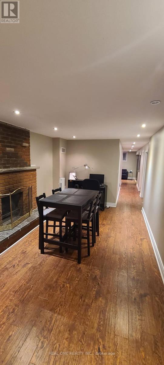 463 Cavell Drive, Mississauga, Ontario  L5B 2P1 - Photo 4 - W12482377