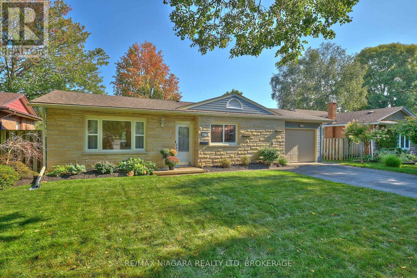 6432 Carolyn Avenue, Niagara Falls, Ontario  L2E 5H5 - Photo 2 - X12482413