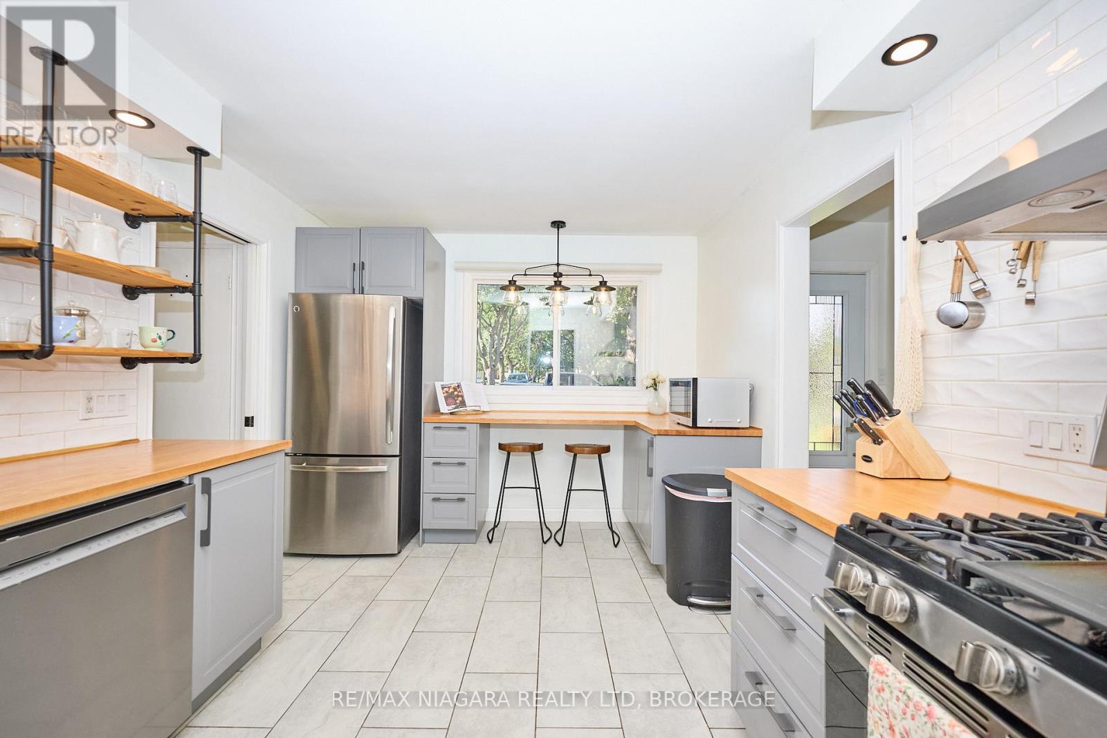 6432 Carolyn Avenue, Niagara Falls, Ontario  L2E 5H5 - Photo 7 - X12482413