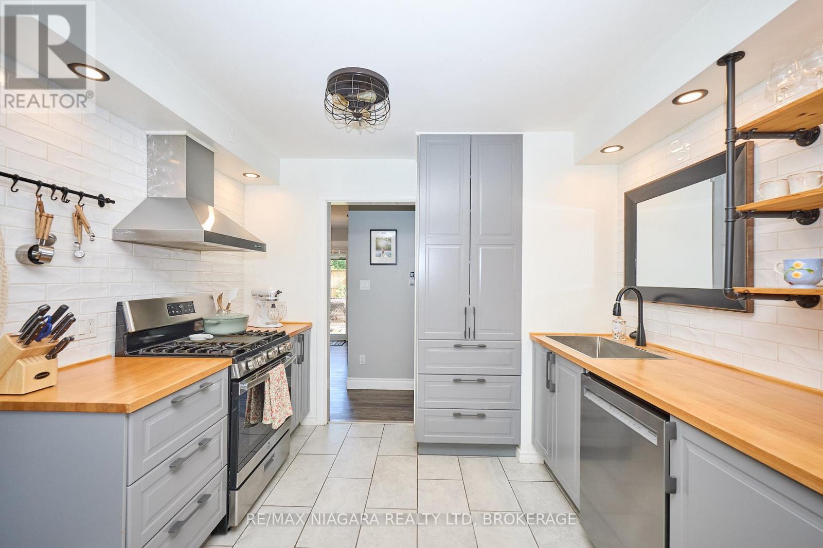 6432 Carolyn Avenue, Niagara Falls, Ontario  L2E 5H5 - Photo 8 - X12482413