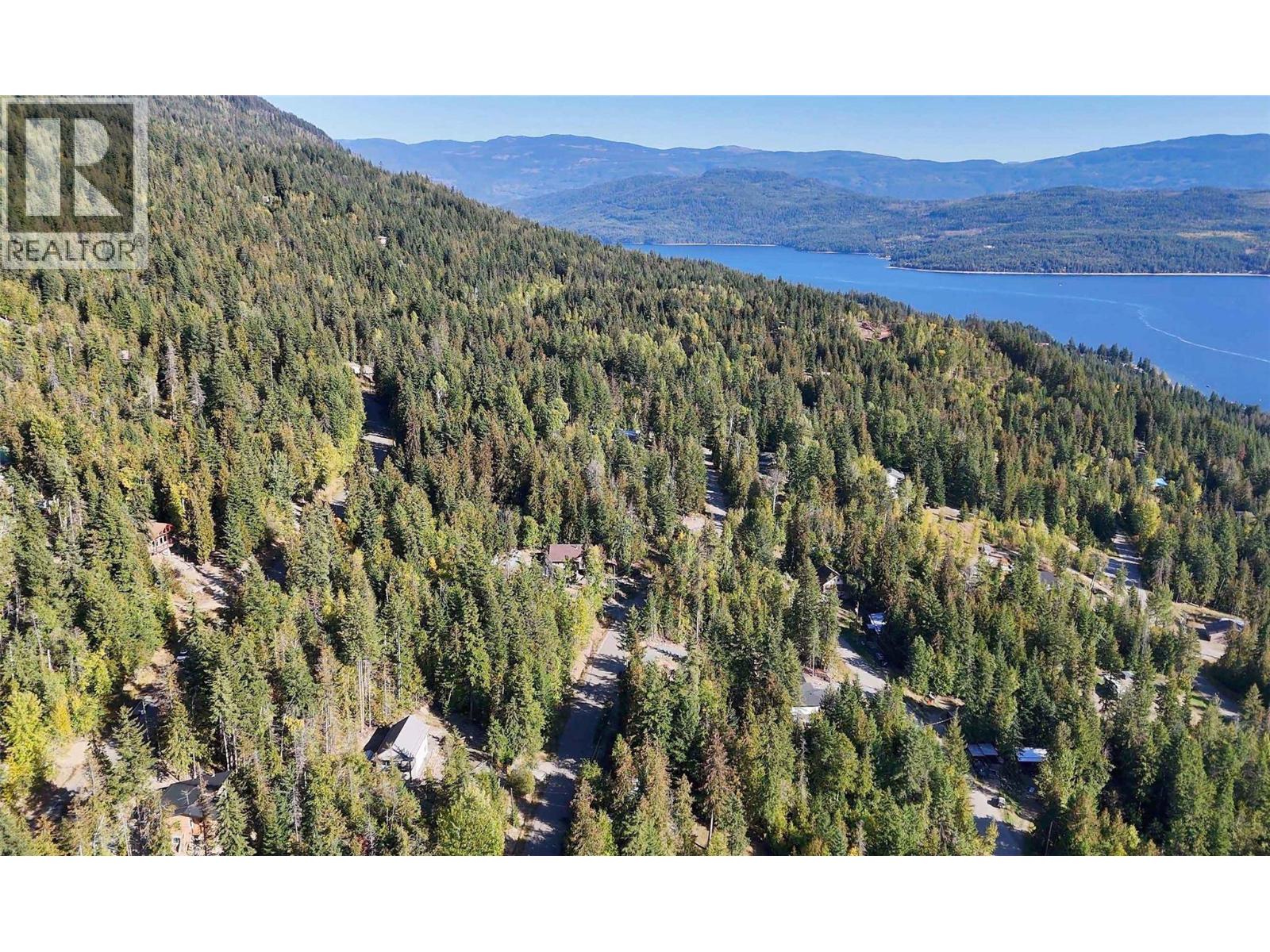7487 & 7491 Crowfoot Drive, Anglemont, British Columbia  V0E 1M8 - Photo 17 - 10366020