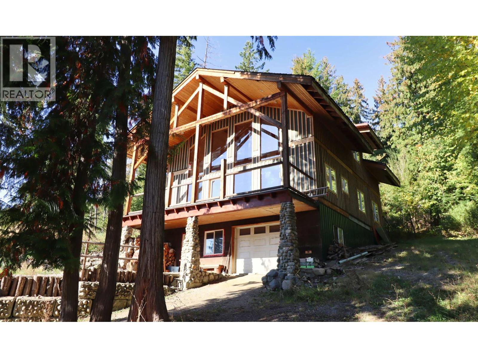 7487 & 7491 Crowfoot Drive, Anglemont, British Columbia  V0E 1M8 - Photo 2 - 10366020