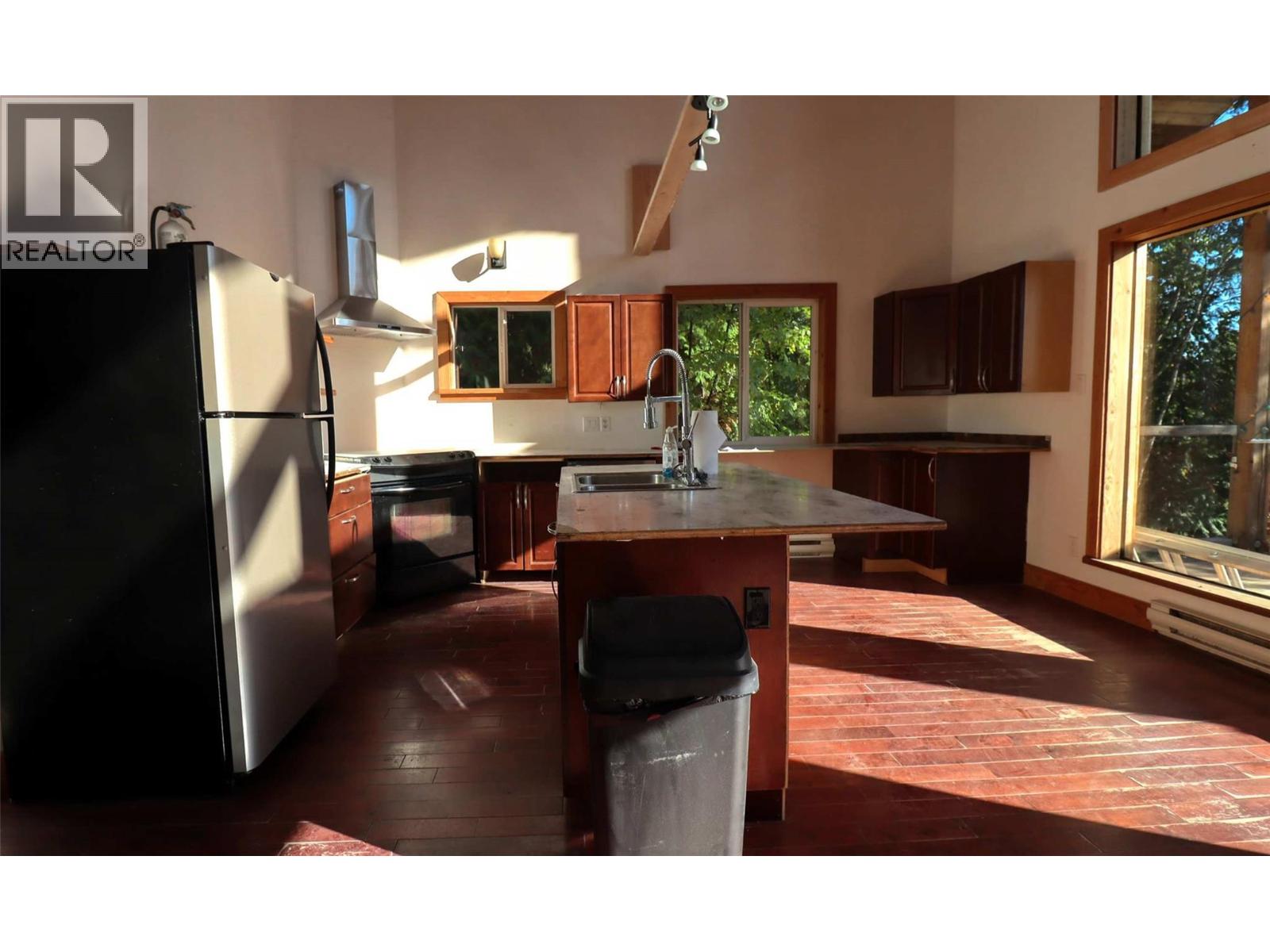 7487 & 7491 Crowfoot Drive, Anglemont, British Columbia  V0E 1M8 - Photo 35 - 10366020