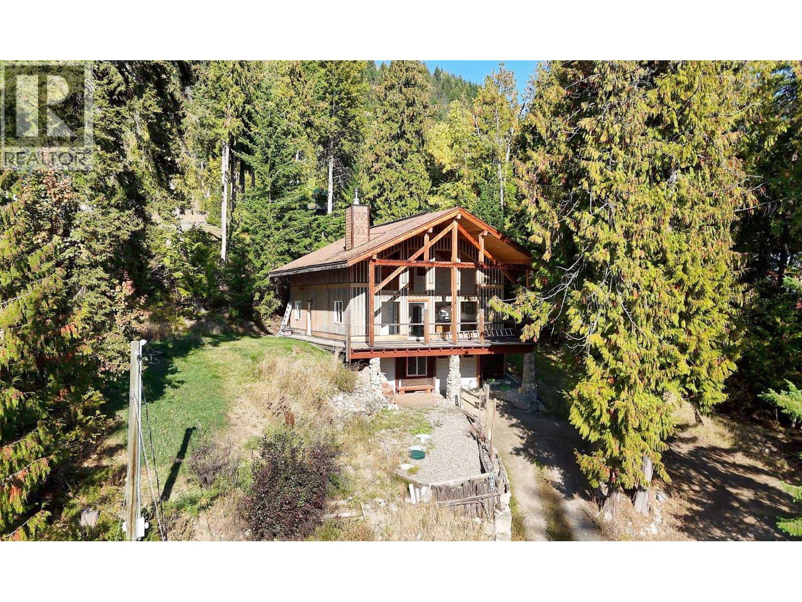 7487 & 7491 Crowfoot Drive, Anglemont, British Columbia