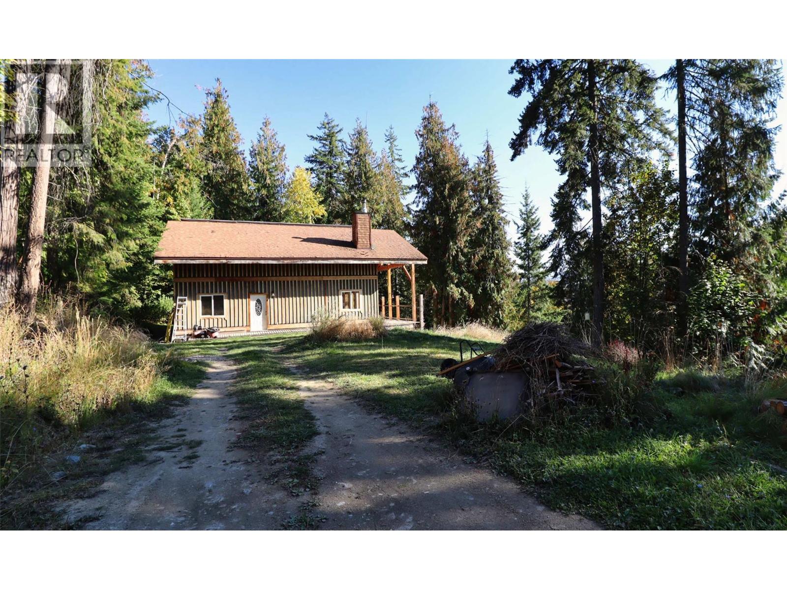 7487 & 7491 Crowfoot Drive, Anglemont, British Columbia  V0E 1M8 - Photo 6 - 10366020