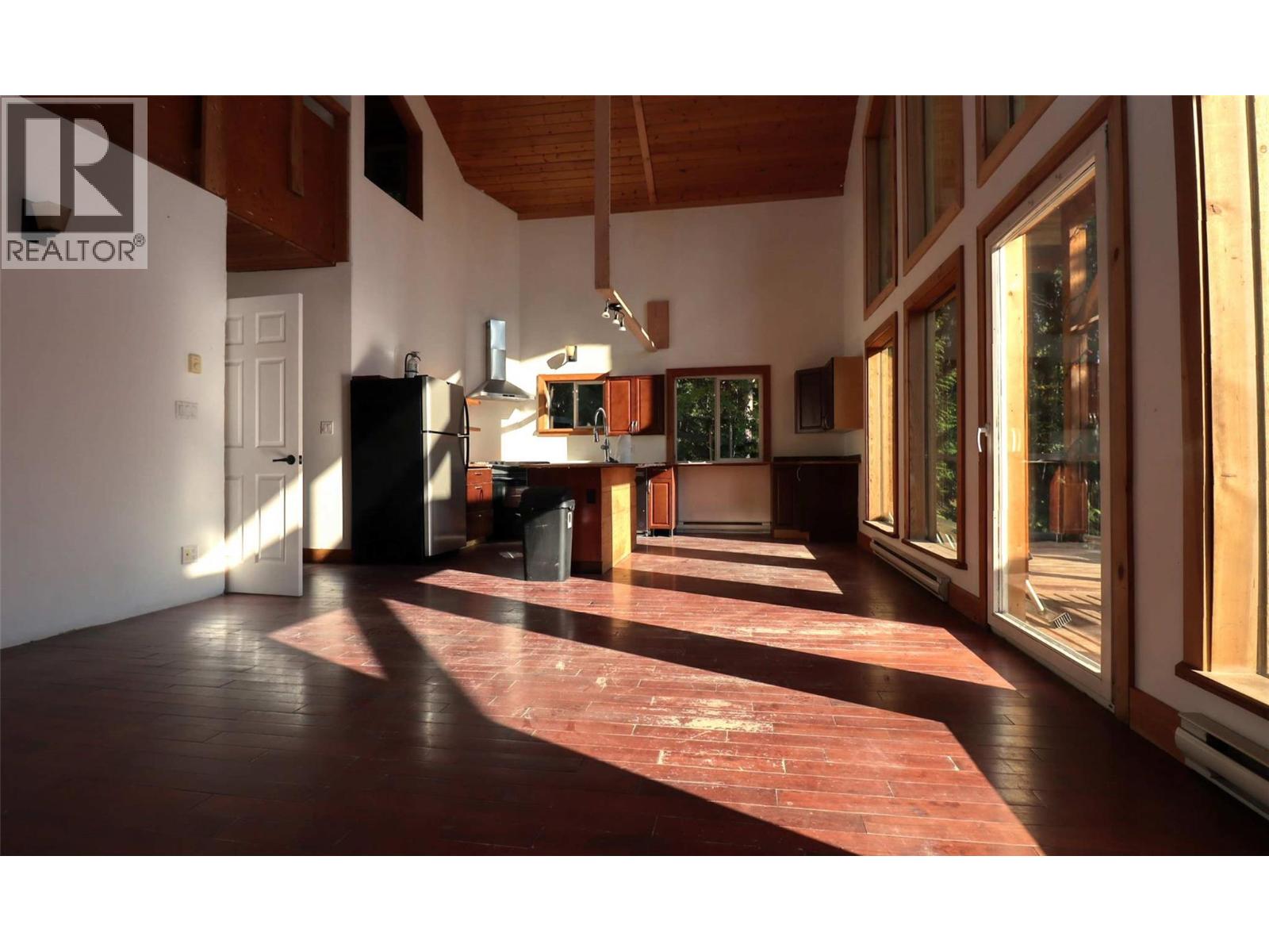 7487 & 7491 Crowfoot Drive, Anglemont, British Columbia  V0E 1M8 - Photo 32 - 10366020