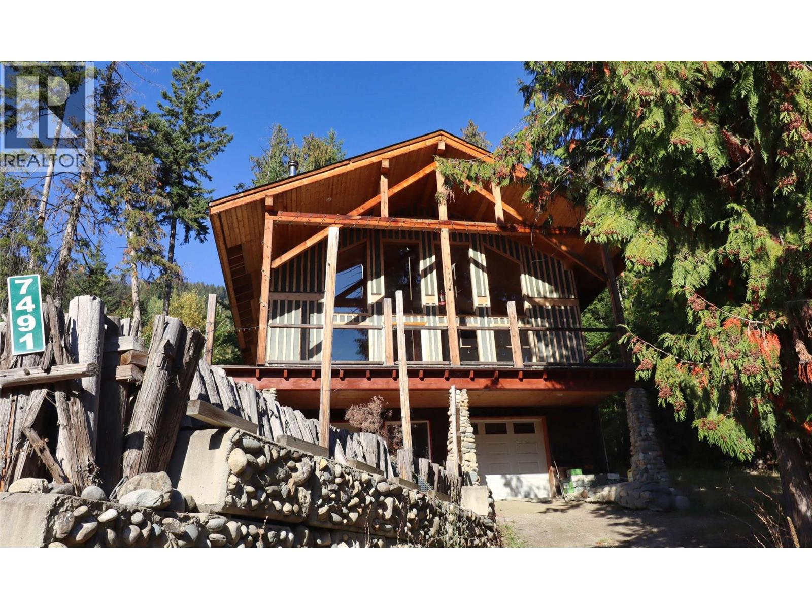 7487 & 7491 Crowfoot Drive, Anglemont, British Columbia  V0E 1M8 - Photo 4 - 10366020