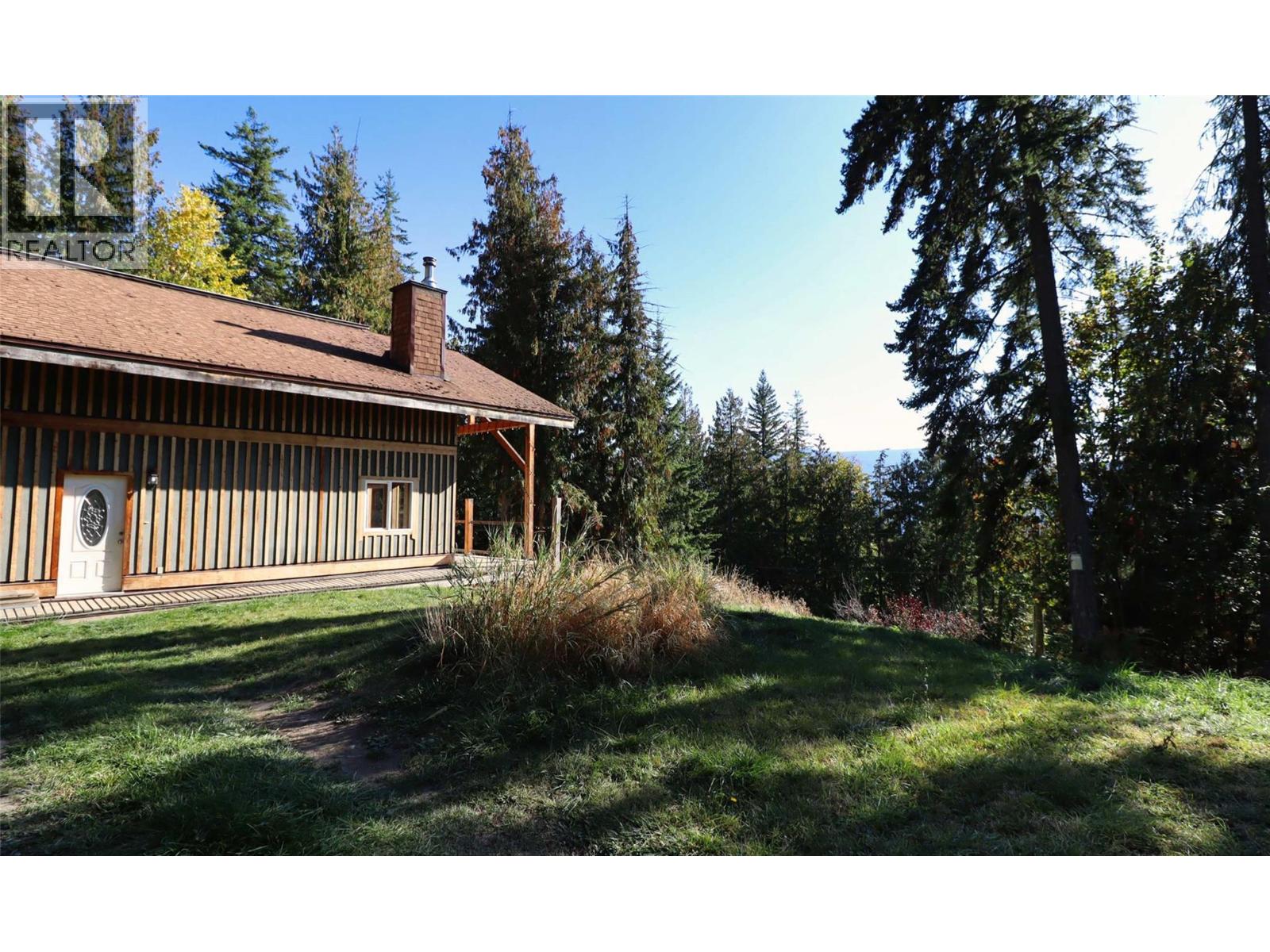 7487 & 7491 Crowfoot Drive, Anglemont, British Columbia  V0E 1M8 - Photo 7 - 10366020