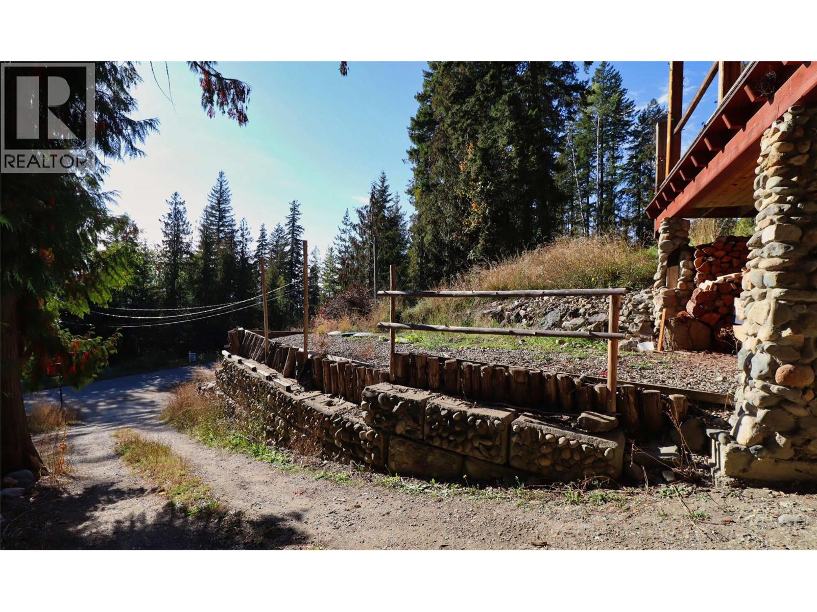 7487 & 7491 Crowfoot Drive, Anglemont, British Columbia  V0E 1M8 - Photo 49 - 10366020