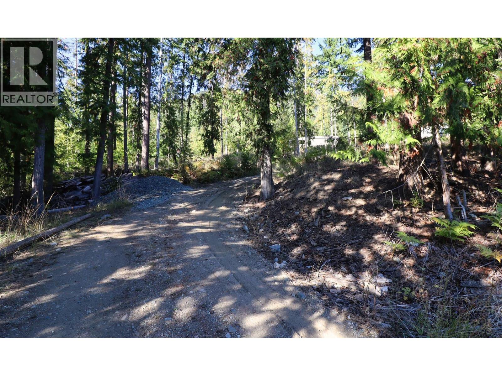 7487 & 7491 Crowfoot Drive, Anglemont, British Columbia  V0E 1M8 - Photo 52 - 10366020