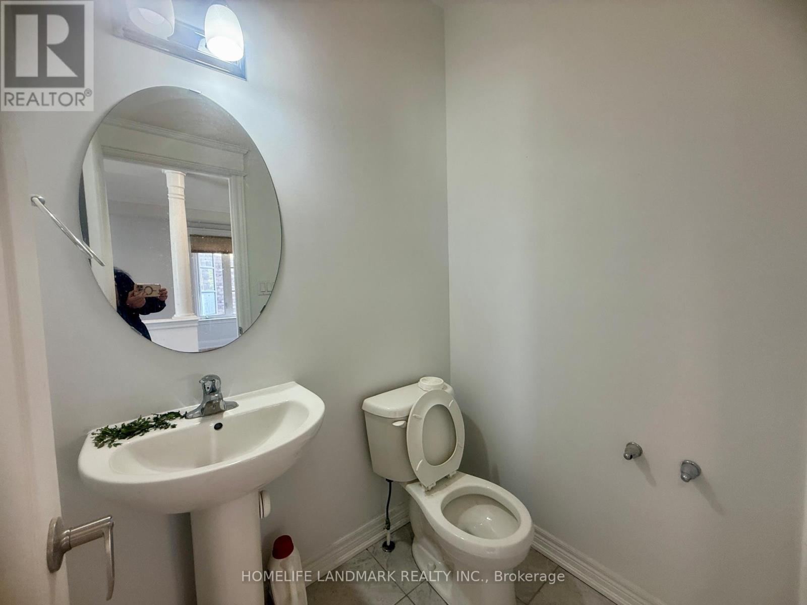 165 Paradelle Drive, Richmond Hill, Ontario  L4E 0E4 - Photo 12 - N12404074