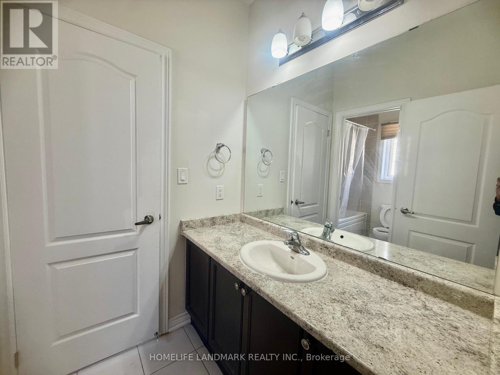 165 Paradelle Drive, Richmond Hill, Ontario  L4E 0E4 - Photo 24 - N12404074