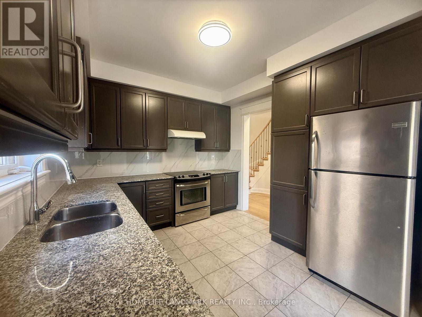 165 Paradelle Drive, Richmond Hill, Ontario  L4E 0E4 - Photo 5 - N12404074