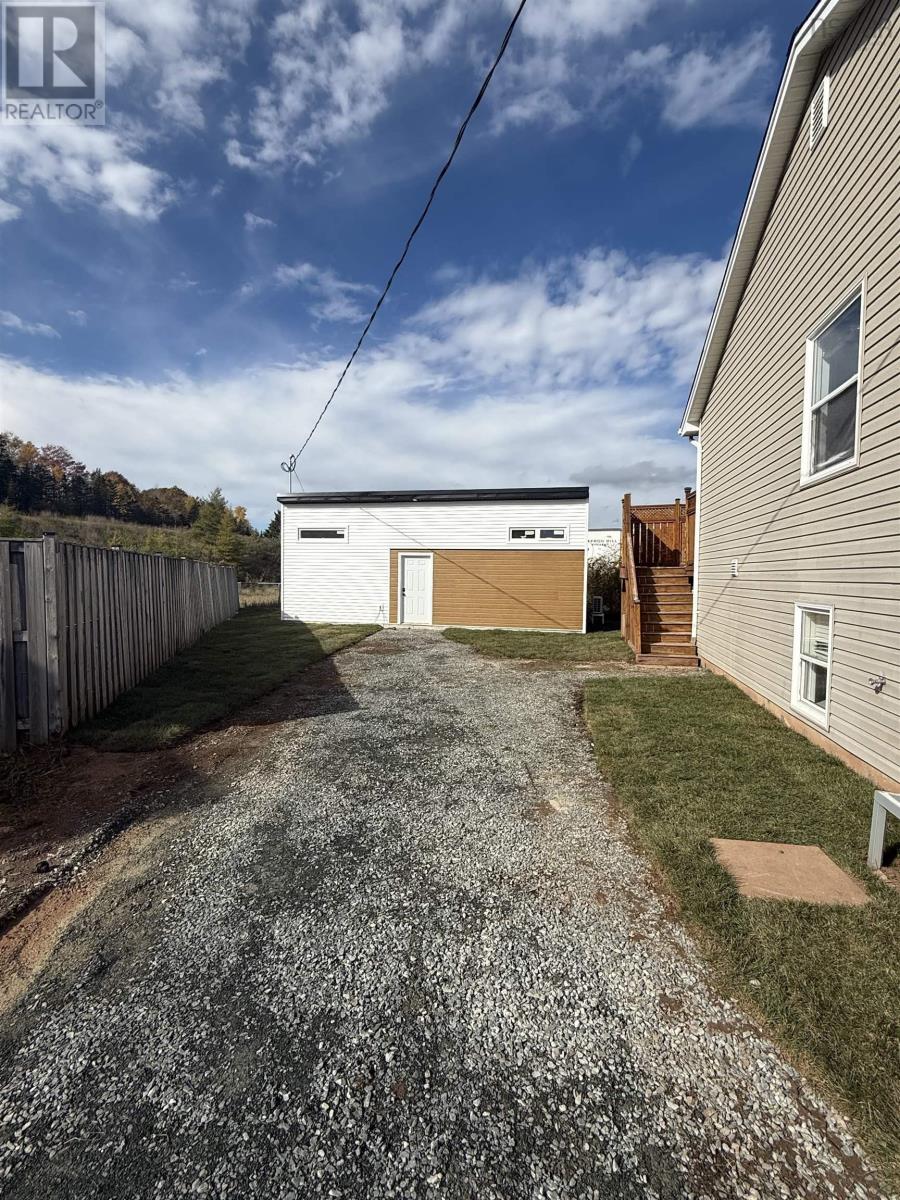 27-29 Grayson, Sackville, Nova Scotia  B4C 0A8 - Photo 2 - 202526610