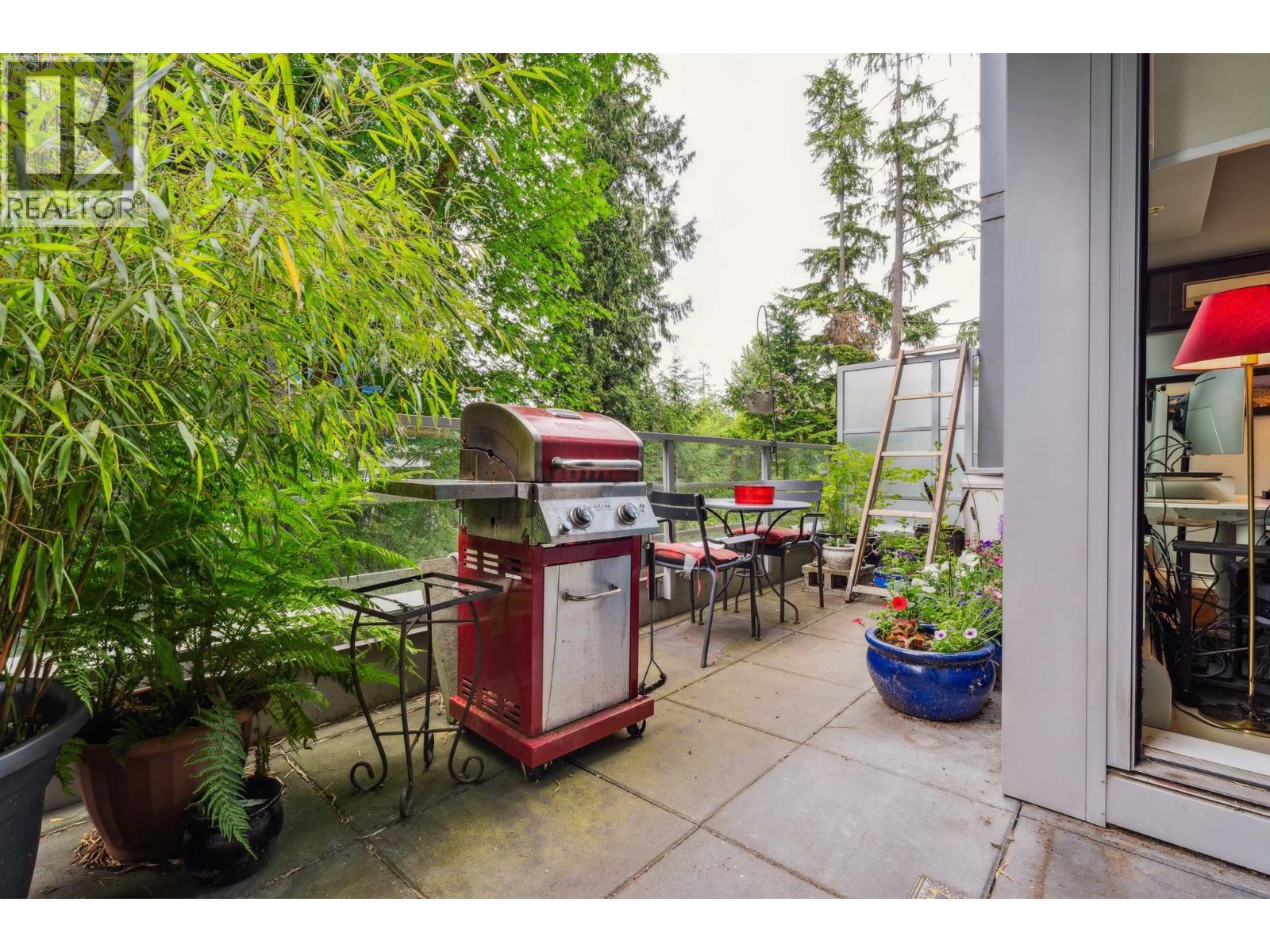 002 9060 University Crescent, Burnaby, British Columbia  V5A 0E1 - Photo 4 - R3051434