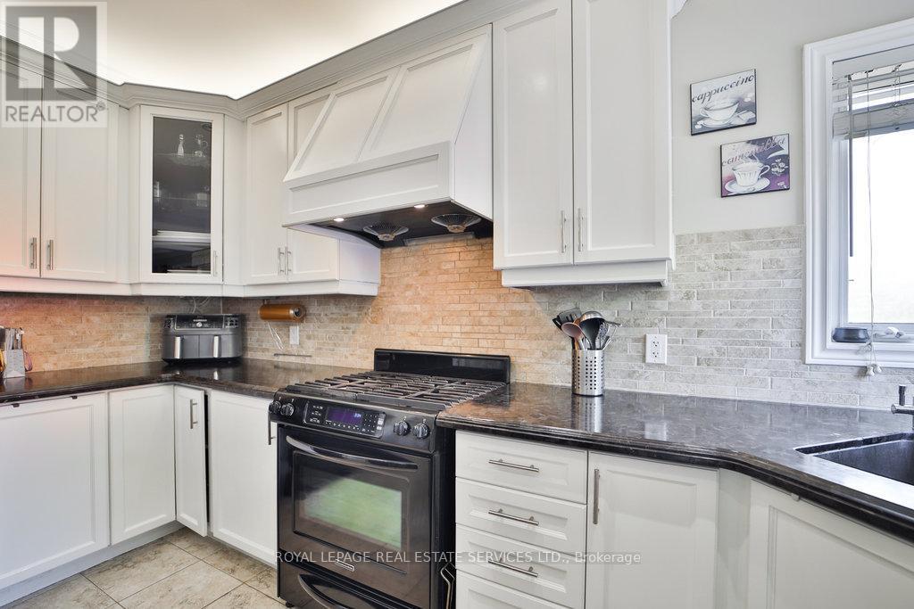 44 Game Creek Crescent, Brampton (Northwest Sandalwood Parkway), Ontario  L7A 0K3 - Photo 12 - W12482390